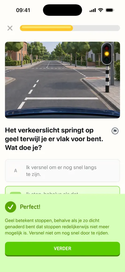 Feedbackpaneel Perfect! na antwoord B: geel betekent stoppen, behalve als je zo dicht genaderd bent dat stoppen redelijkerwijs niet meer mogelijk is.